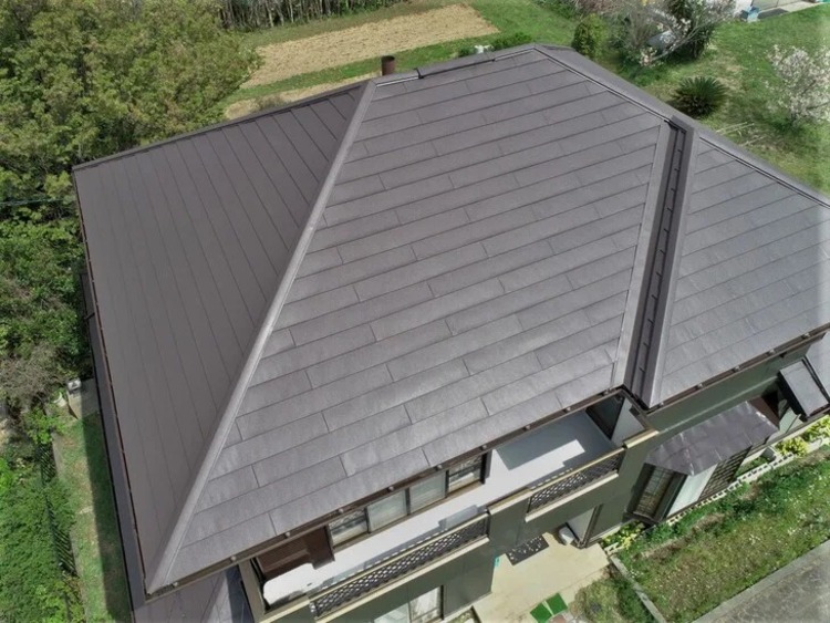 屋根カバー工法／断熱材付き金属屋根材（スーパーガルテクト）
