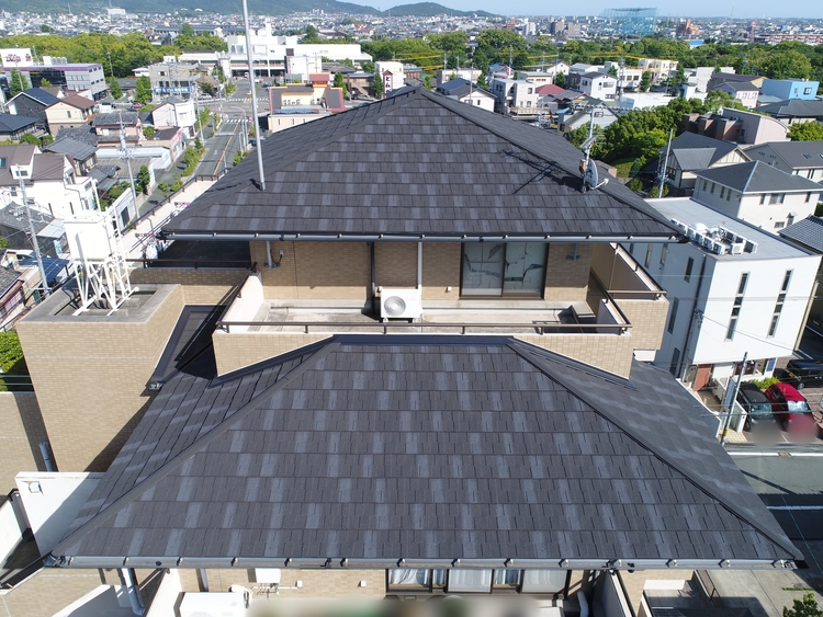 屋根カバー工法／天然石付き屋根材 （セネター）